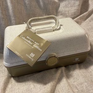 Ultra beauty Caboodle